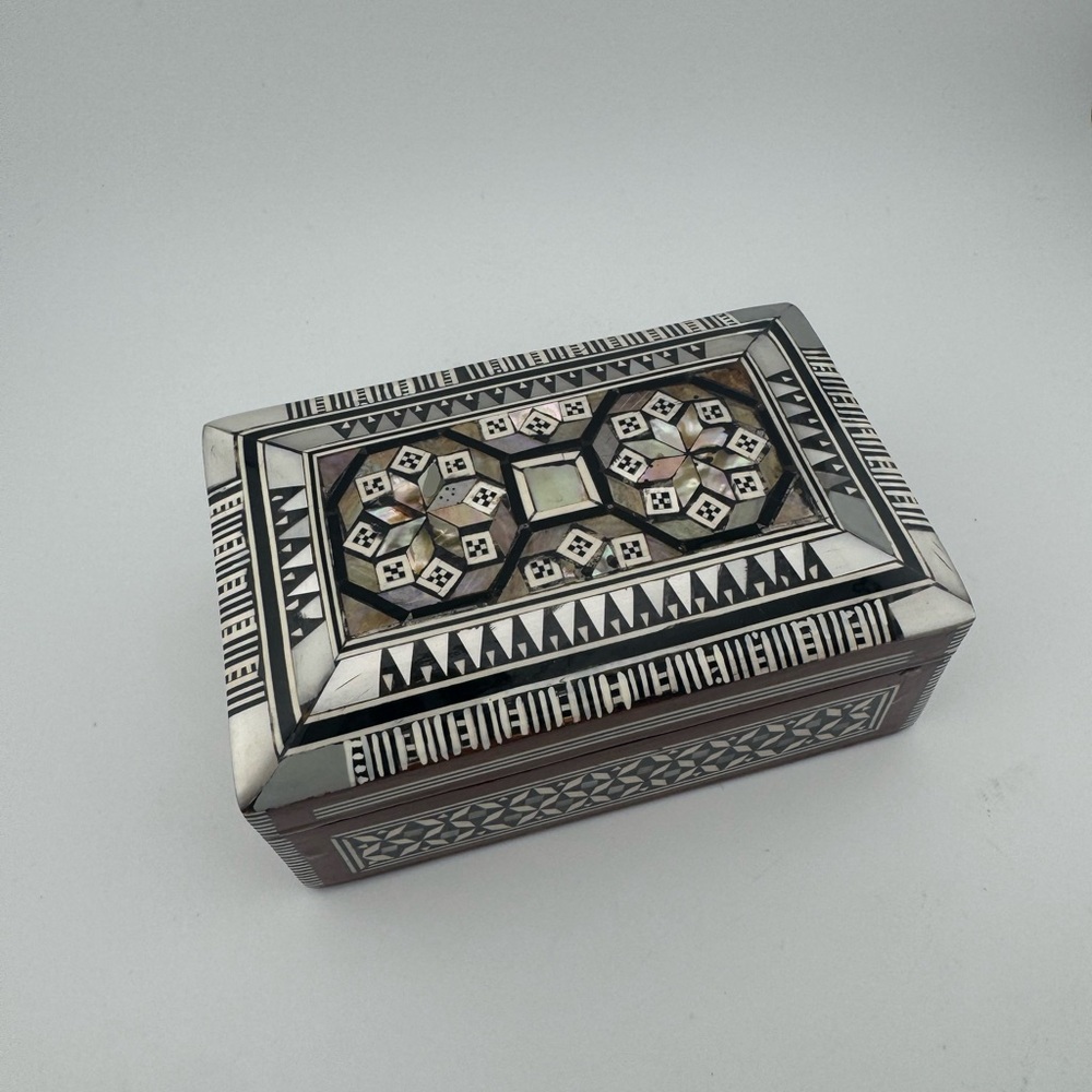 Intricate Black and White Decorative Trinket Box‎